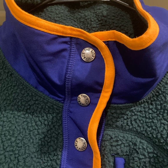 The North Face Women’s Button-Up - Picture 2 of 6